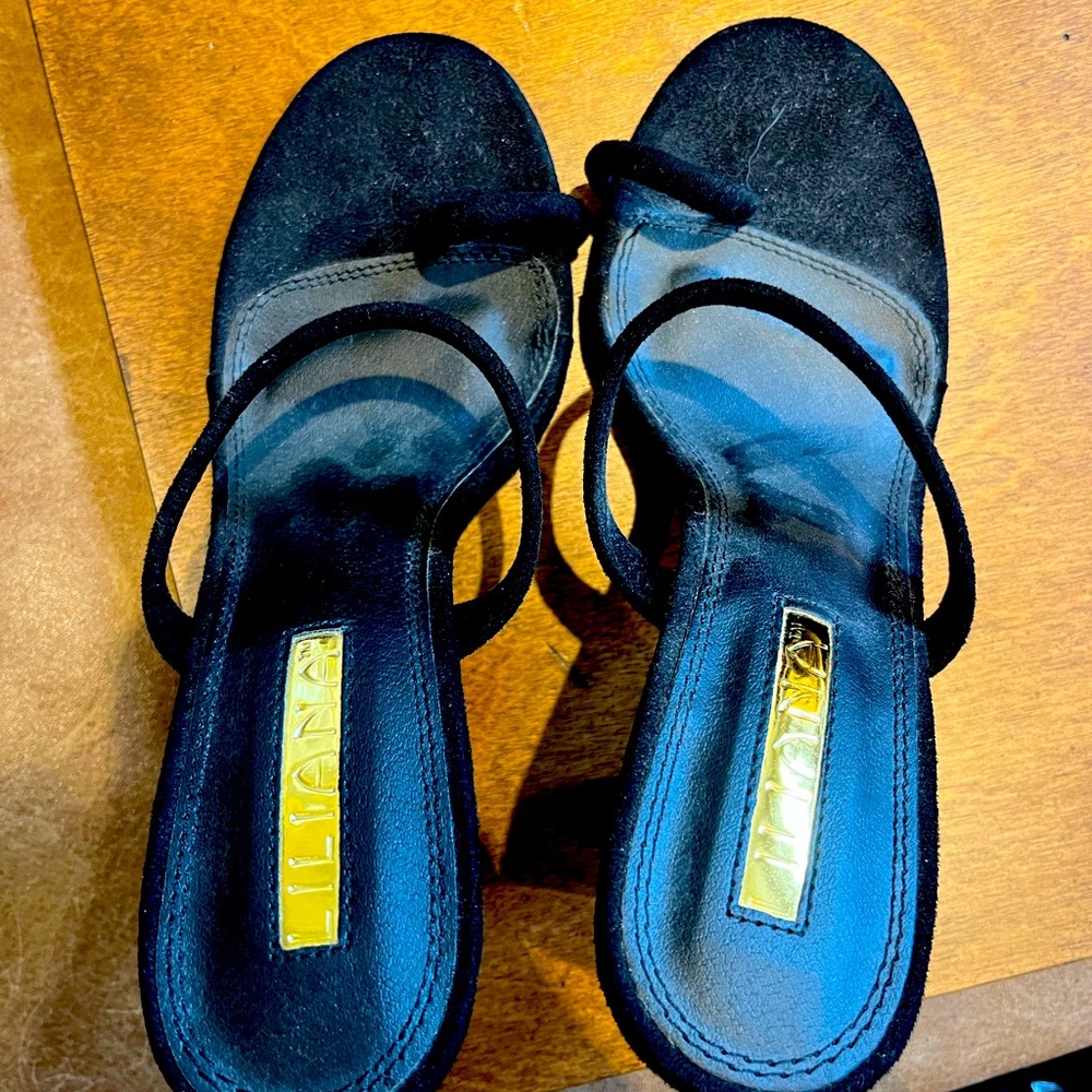 Super cute black heels! Size 7.5